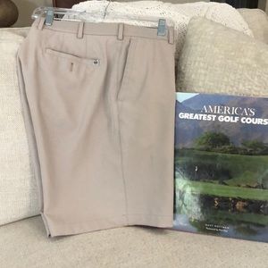 Men’s Peter Millar golf short